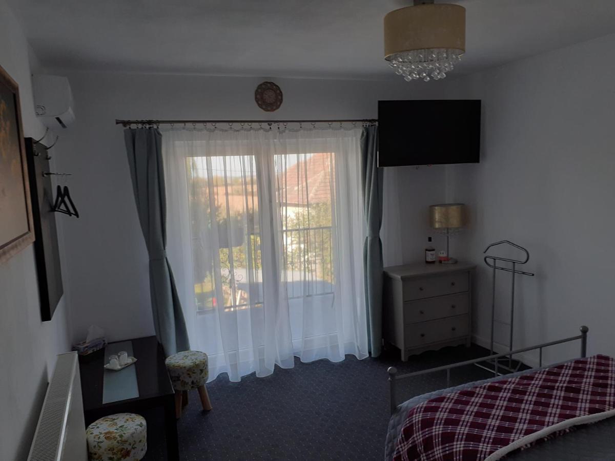 Salcia Hotel Ташнад Екстериор снимка