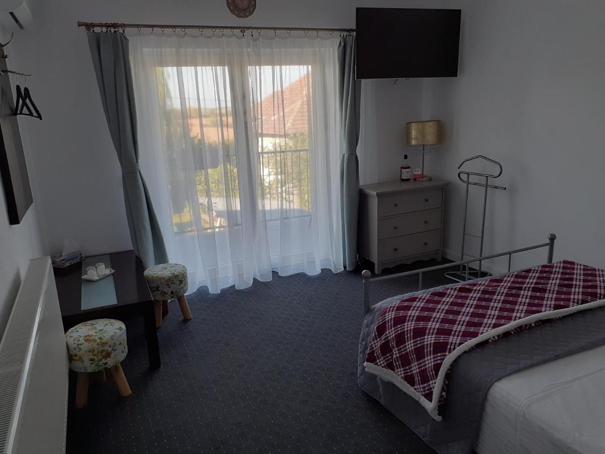 Salcia Hotel Ташнад Екстериор снимка