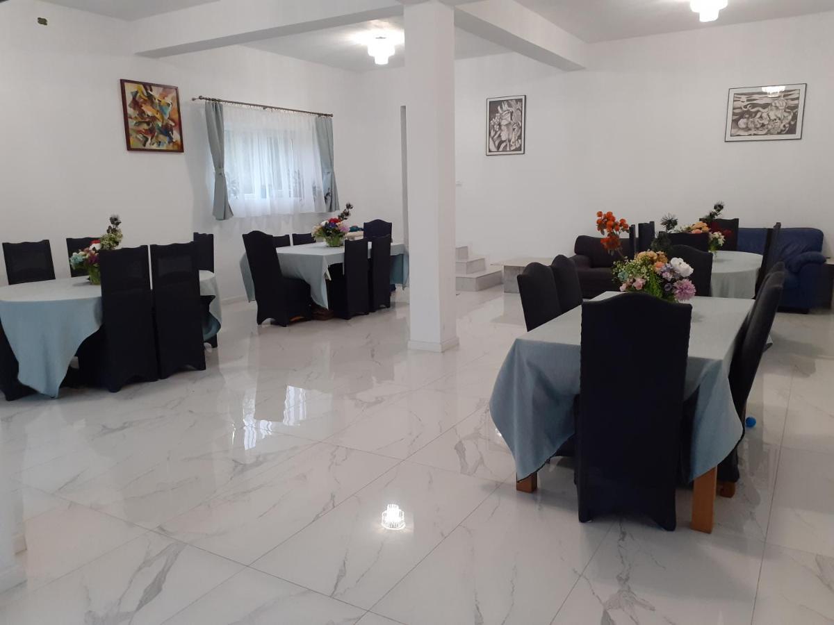 Salcia Hotel Ташнад Екстериор снимка